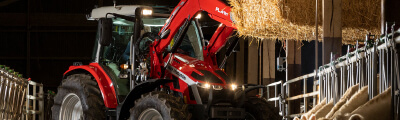 Traktor mit Heuballen
