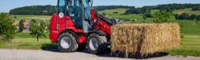 Gabelstapler mit Heuballen